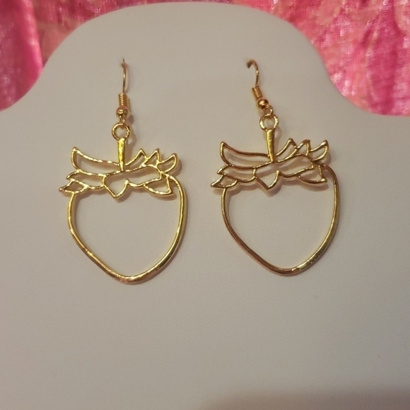 Strawberry Shaped Gold Tones Earrings nwot - Picture 1 of 3